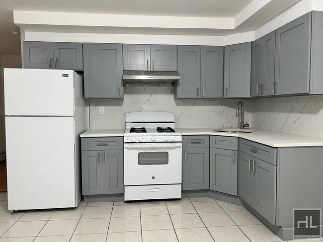Building Photo - Amazing 2 Bed 1 bath WOODSIDE!!!