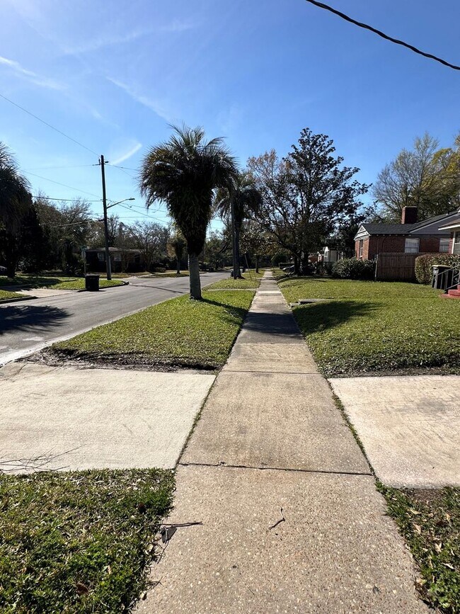 Building Photo - Welcome to Your Dream Rental!