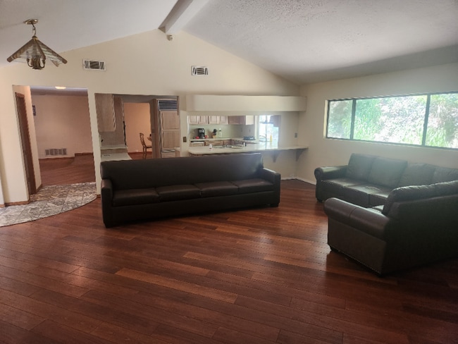 Foto del edificio - 4727 Ashby St