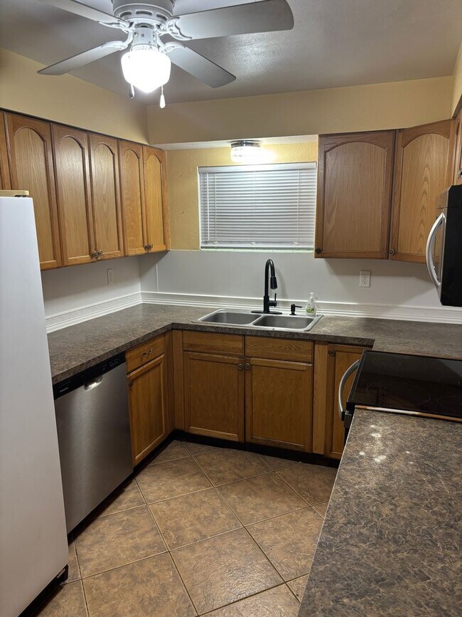 Foto del edificio - 425 Rentz Ave