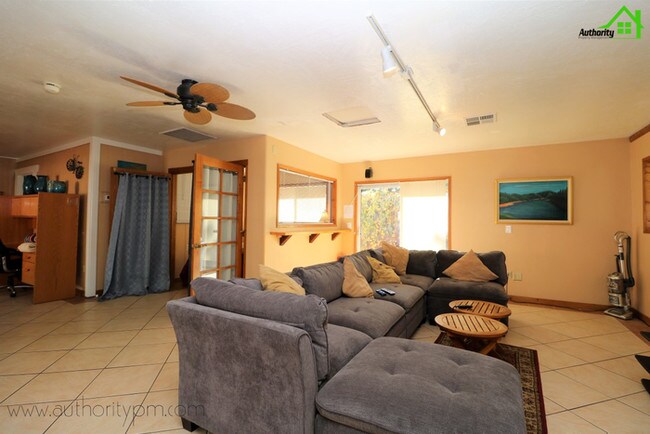 Building Photo - 20454 Lakeview Dr
