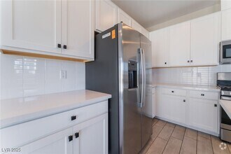 Building Photo - 4540 Anspach St