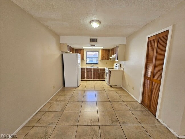 Building Photo - 1221 SE 46th Ln