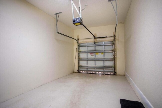 Foto del edificio - 6072 NW 116th Dr