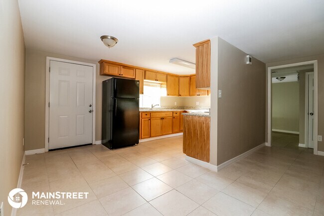 Building Photo - 7051 Lenox Dr