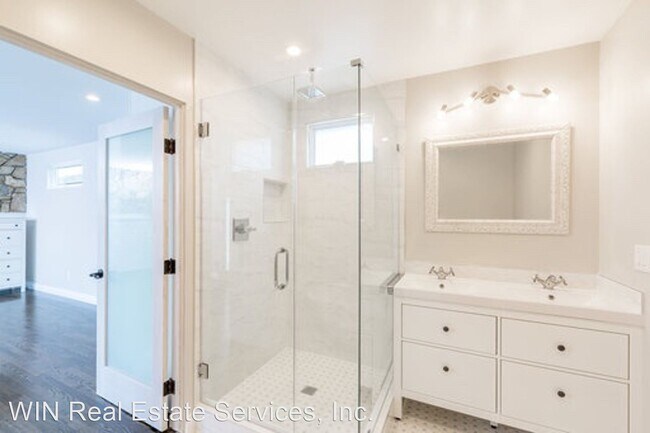 Building Photo - 3 br, 2 bath House - 1512 MANZANITA LANE