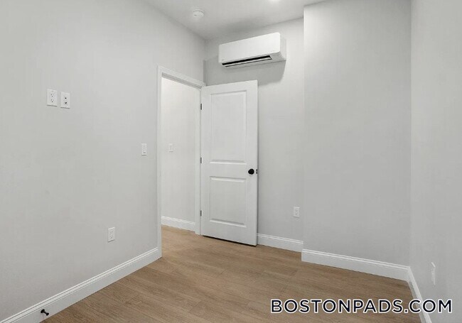 Building Photo - 176 Salem St