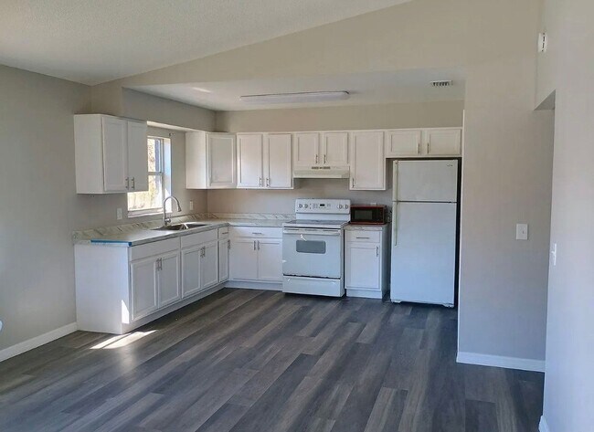 Foto del edificio - 483 N Briar Creek Point