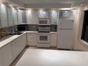 Building Photo - 75 Capri B