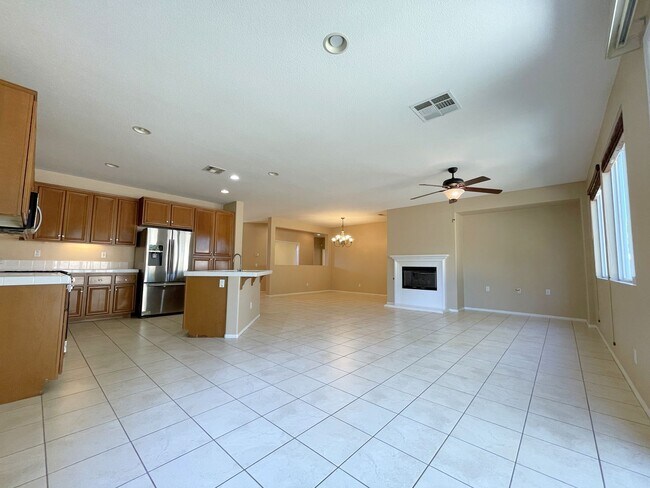 Foto del edificio - Nice Single-Story 4-Bedroom Home Available...