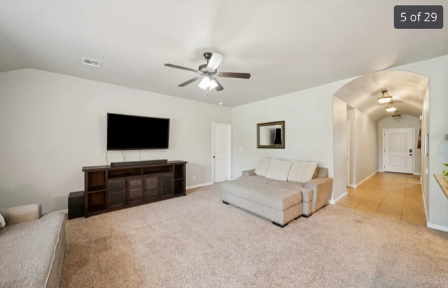 Building Photo - 9246 N 143rd East Ave