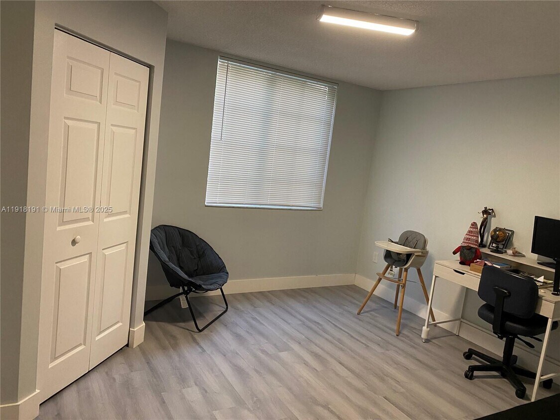 Building Photo - 677 SW 111th Ave