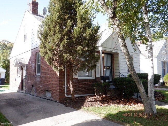 Building Photo - 3 br, 1.5 bath House - 5943 Marseilles St