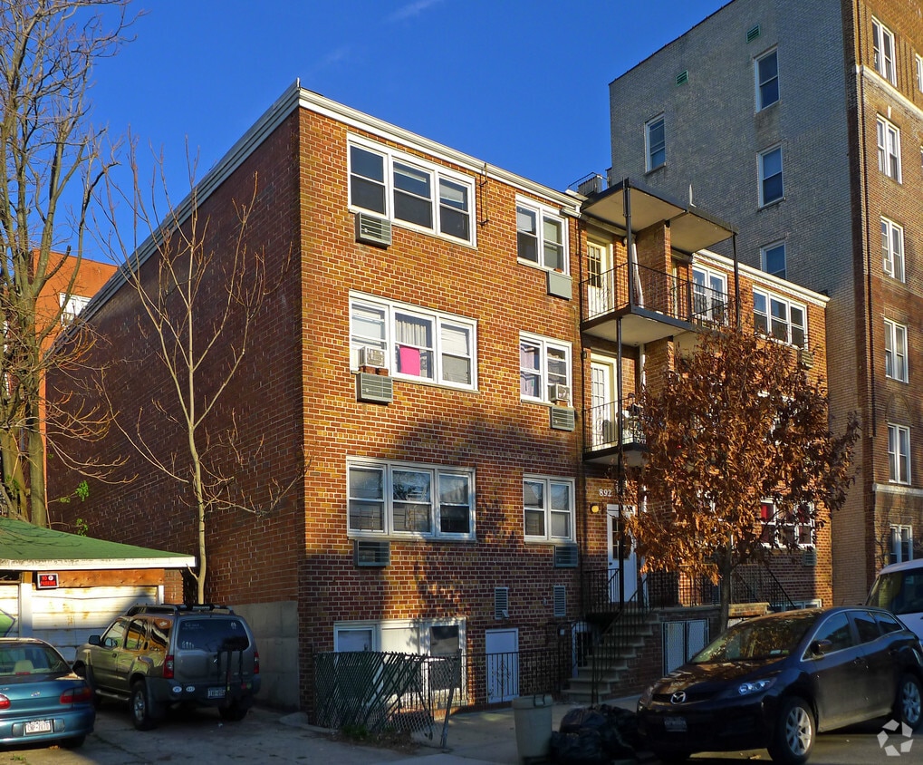 Primary Photo - 892 E 7th St