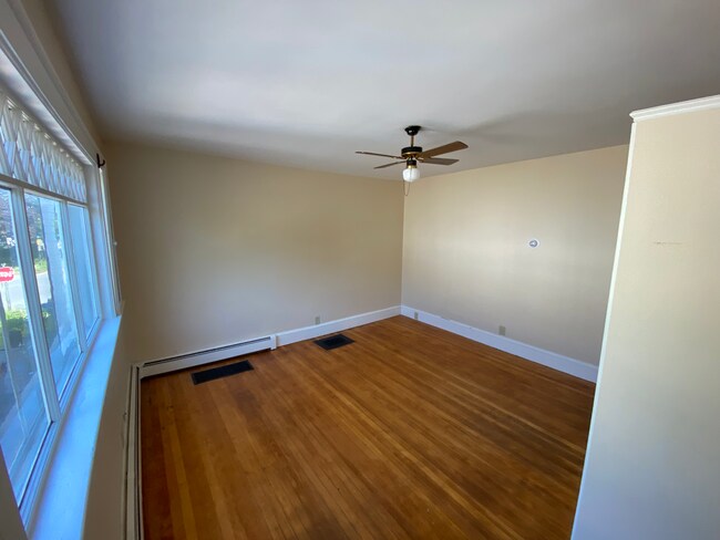 Livingroom - 1168 Washington St