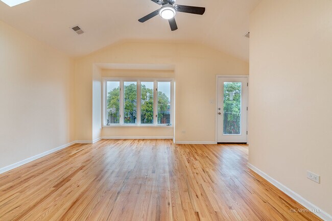 Foto del edificio - 2435 W Polk St