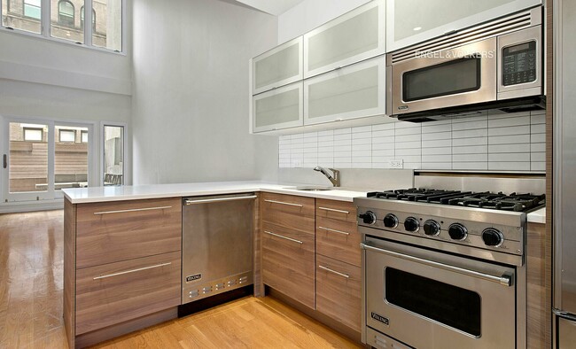 Foto del edificio - 32 E 10th St