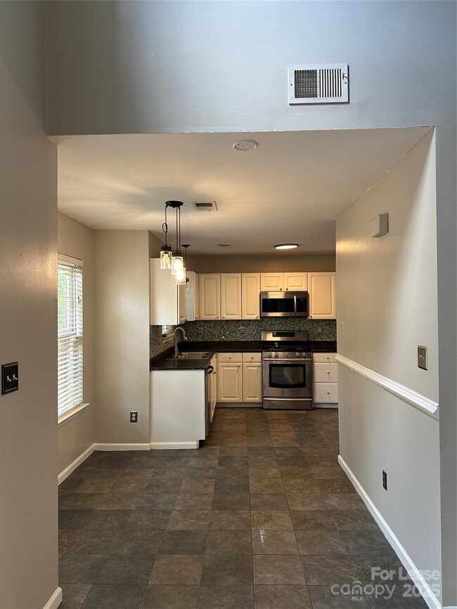 Foto del edificio - 7604 Henderson Park Rd