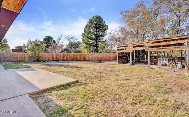 Building Photo - 129 Serrania Dr