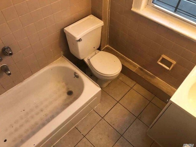 Foto del edificio - 32-20 100th St