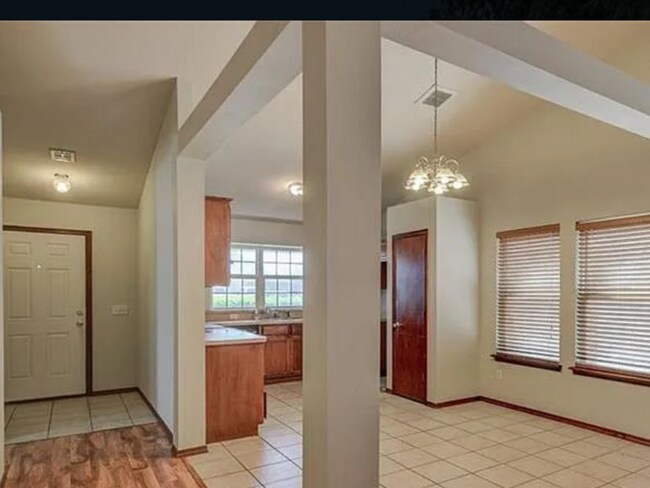 Foto del edificio - 2721 Frost Ln