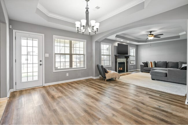 Building Photo - 1613 Kestrel Dr