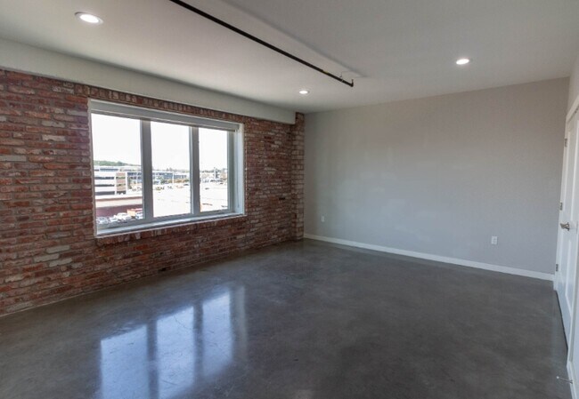 Foto del edificio - 310 E 1st St