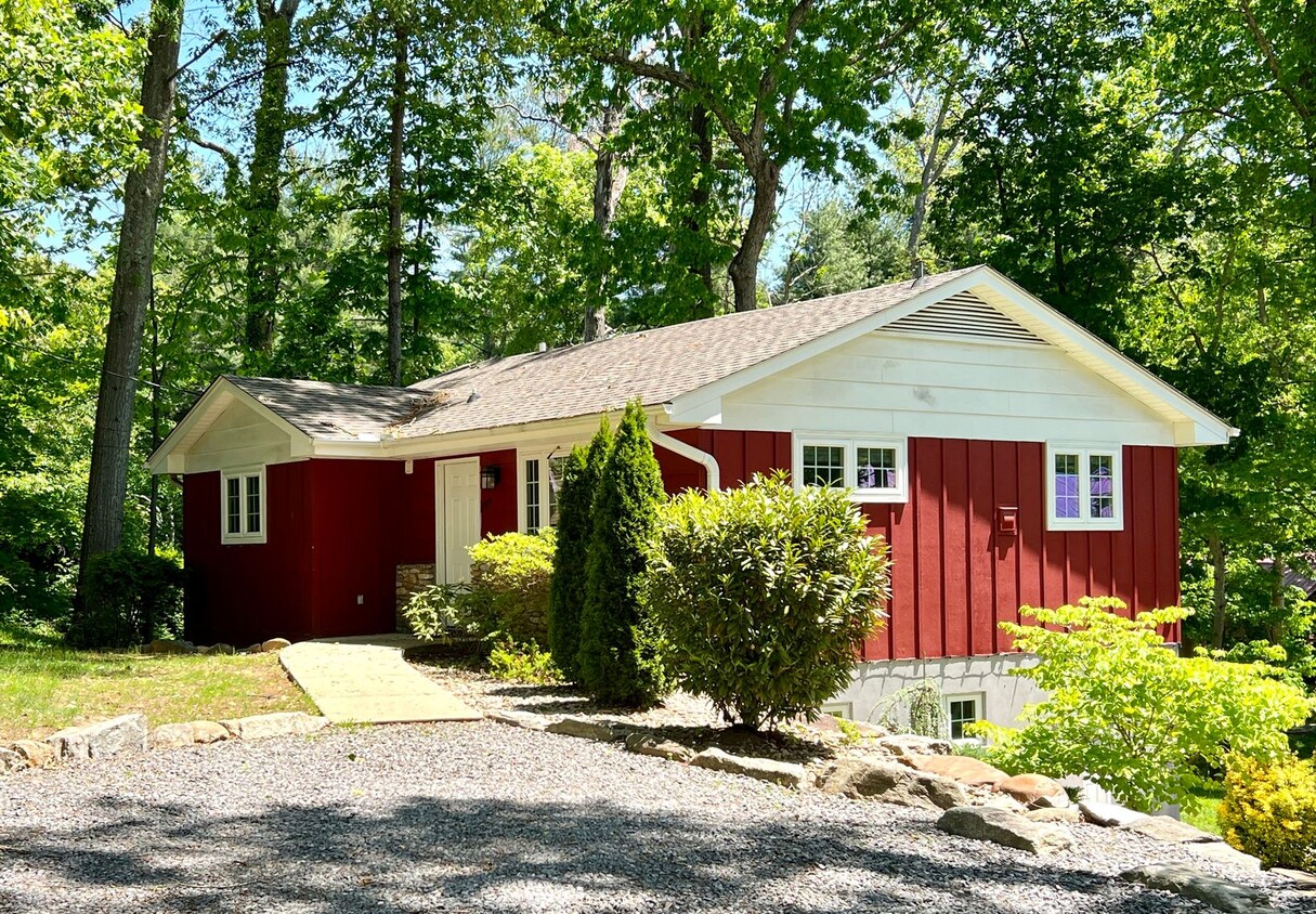 Foto principal - 109 Barnard Ave