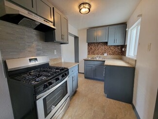 Building Photo - 1315 W 101st St