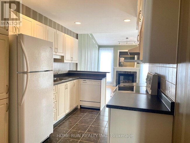 Building Photo - 684 Wild Shore Cres