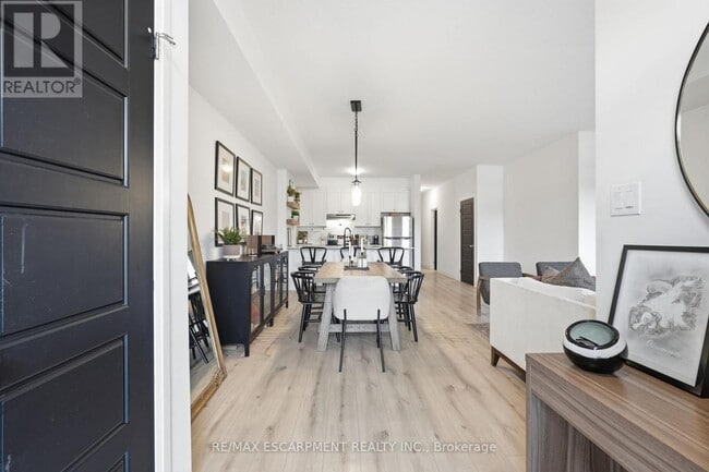 Building Photo - 12 Blanshard St