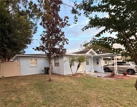 Building Photo - 1720 Park Dr