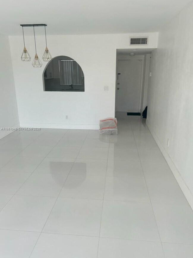 Foto del edificio - 3048 Sunrise Lakes Dr E