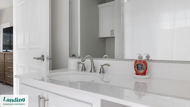 Foto del edificio - 100 Crossing Blvd