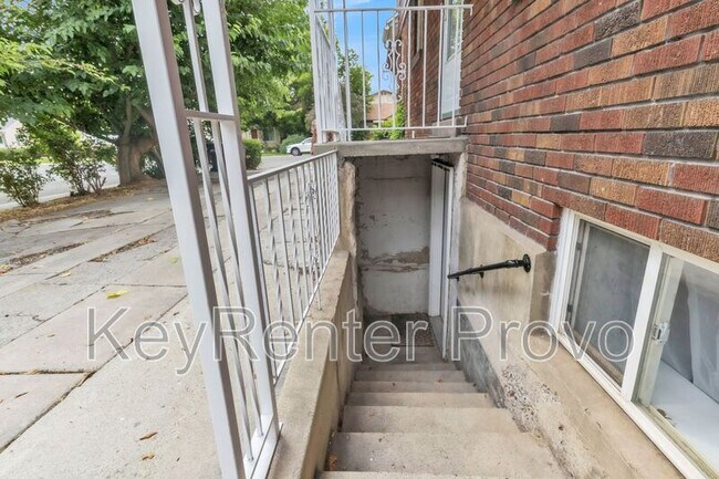 Foto del edificio - 362 800 E