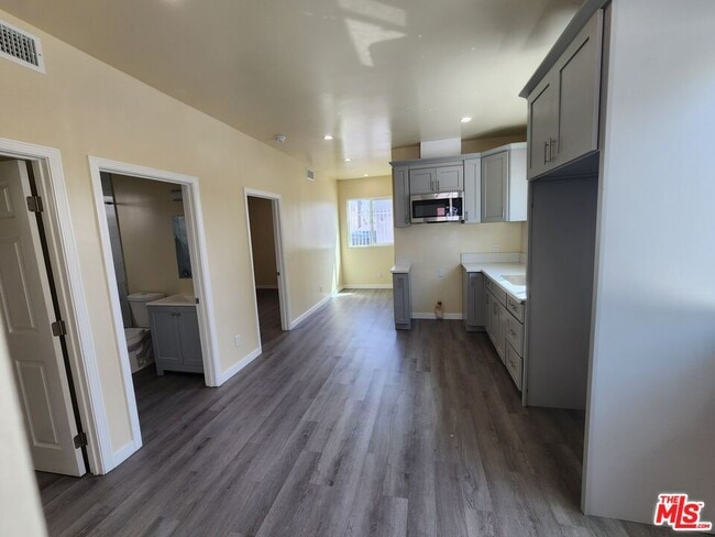 Foto del edificio - 1535 W 80th St