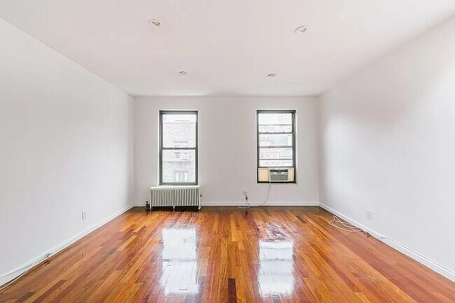 Foto del edificio - 235 E 14th St