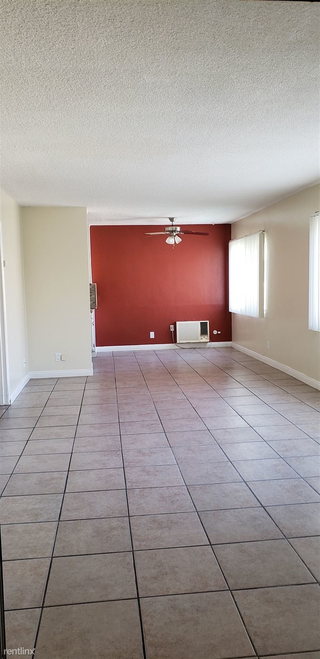Building Photo - 4686 Woodside Dr