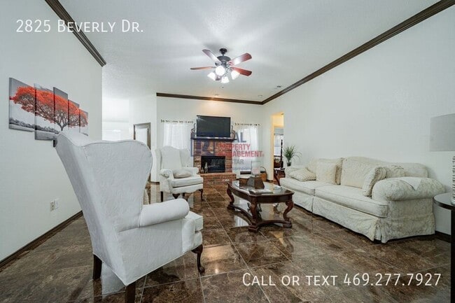 Building Photo - 2825 Beverly Dr