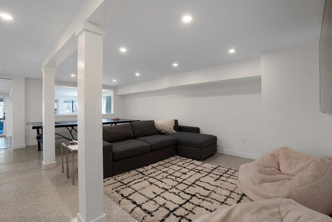 Building Photo - 1835 Naugles Dr