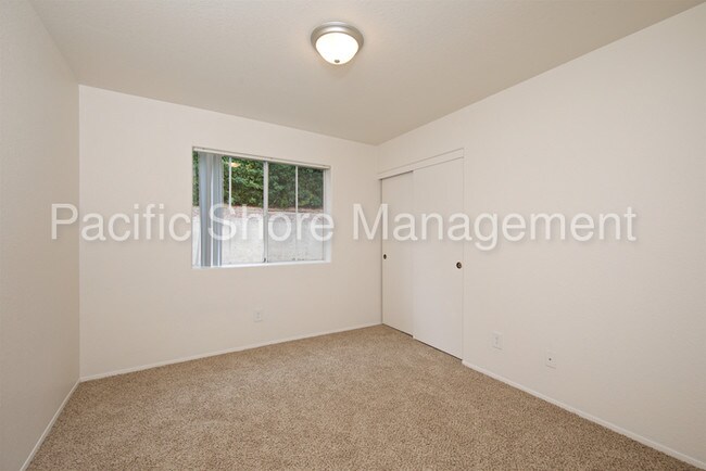 Building Photo - 665 Ascot Dr