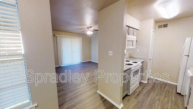 Foto del edificio - 200 Bosque Rd