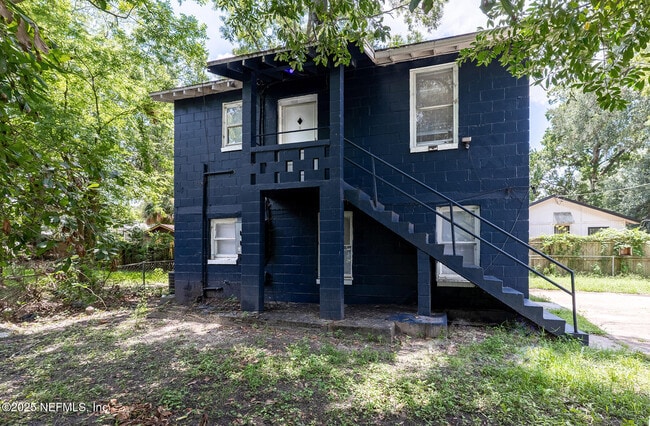 Building Photo - 1526 W 22nd St