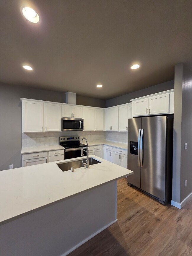 Foto del edificio - Brand New Large 2 bedroom 2.5 Bathrooms in Centralia