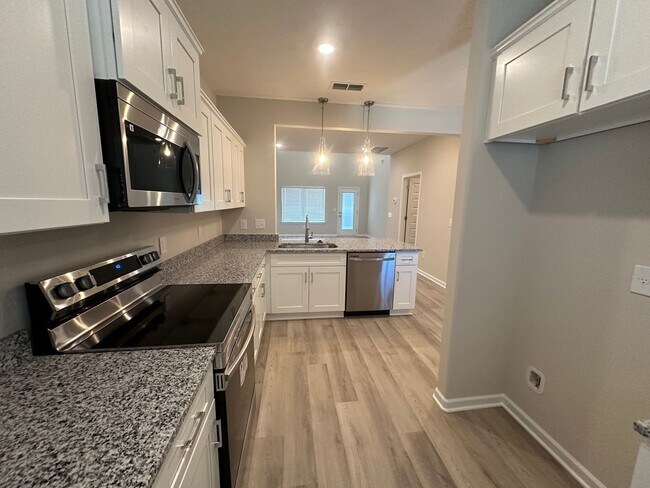 Foto del edificio - BRAND NEW 4 Bed 3 Bath Townhome Near The H...