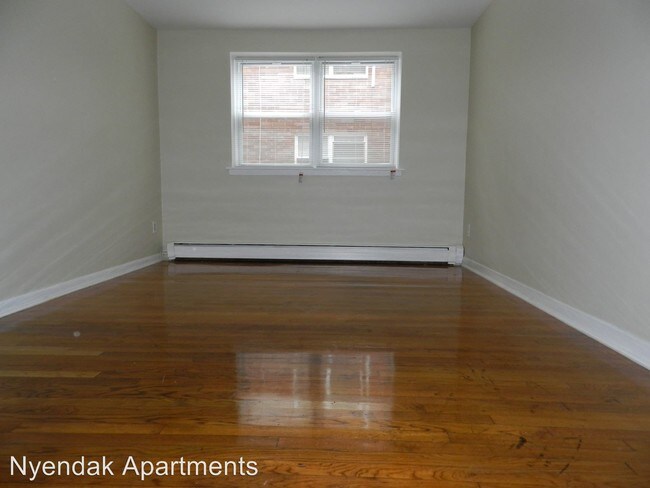 Building Photo - 167 Lincoln Ave