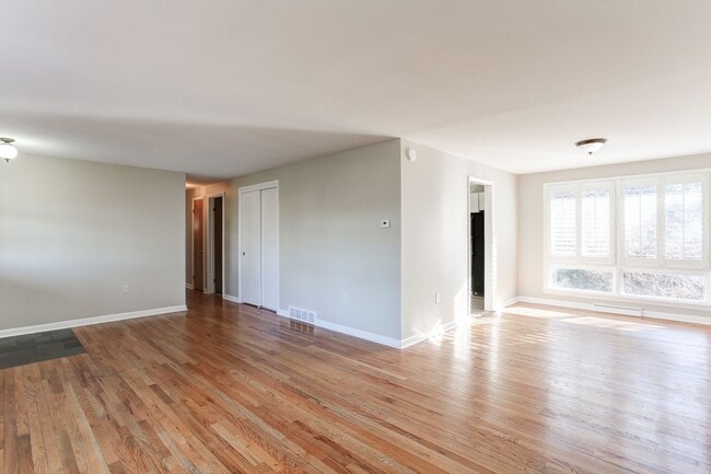 Foto del edificio - 3 bed 2 1/2 bath in Camp Hill