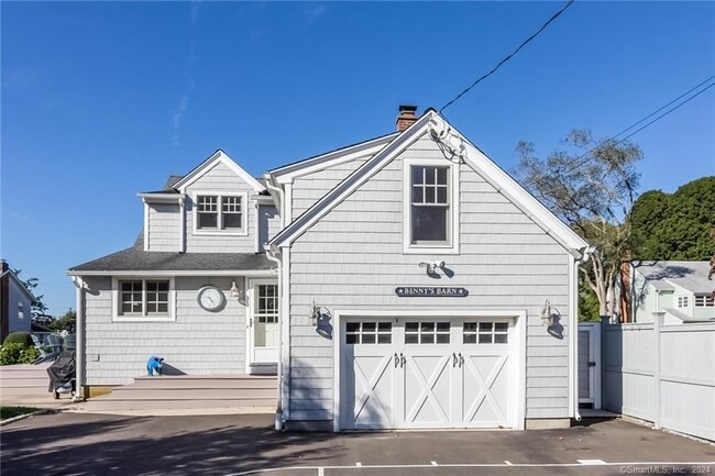 Building Photo - 140 Overshore Dr E