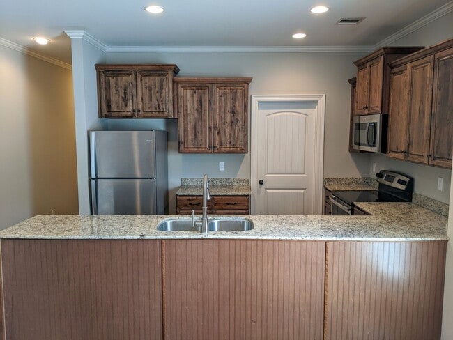 Building Photo - Beautiful Home in the CENTER of LAFAYETTE!!