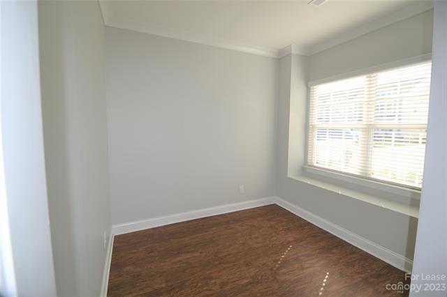 Foto del edificio - 374 Halton Crossing Dr SW